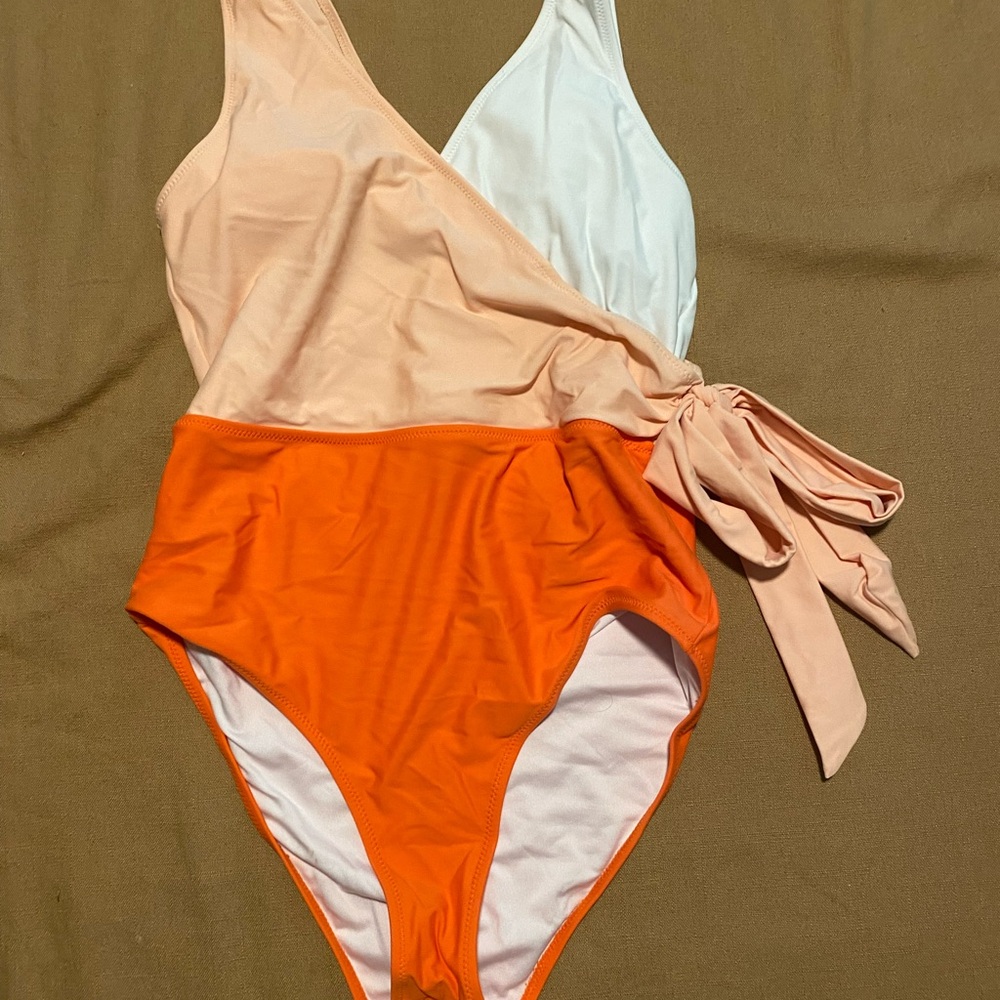 Cupshe Bathing Suit - Picture 1 of 2